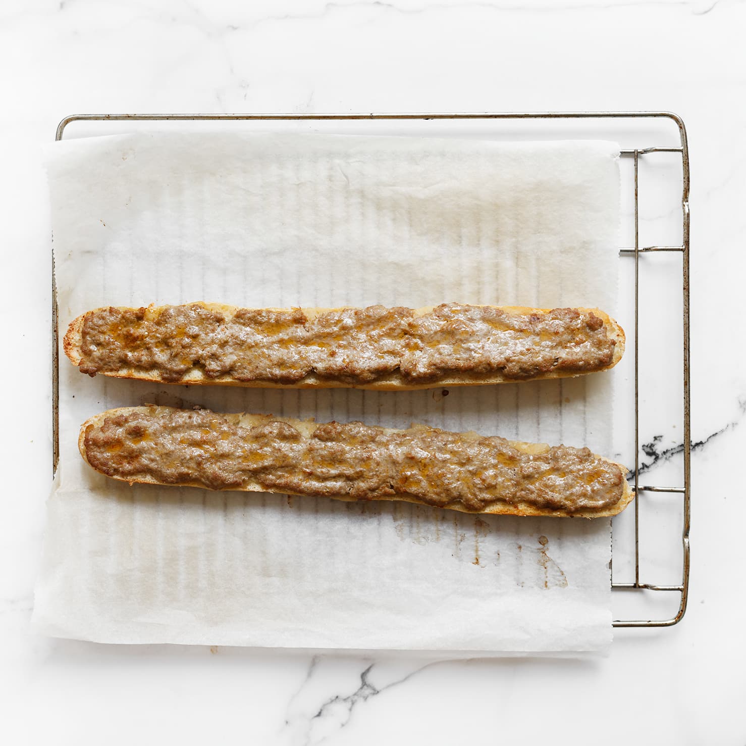 Gehakt baguette gaar bakken in de oven