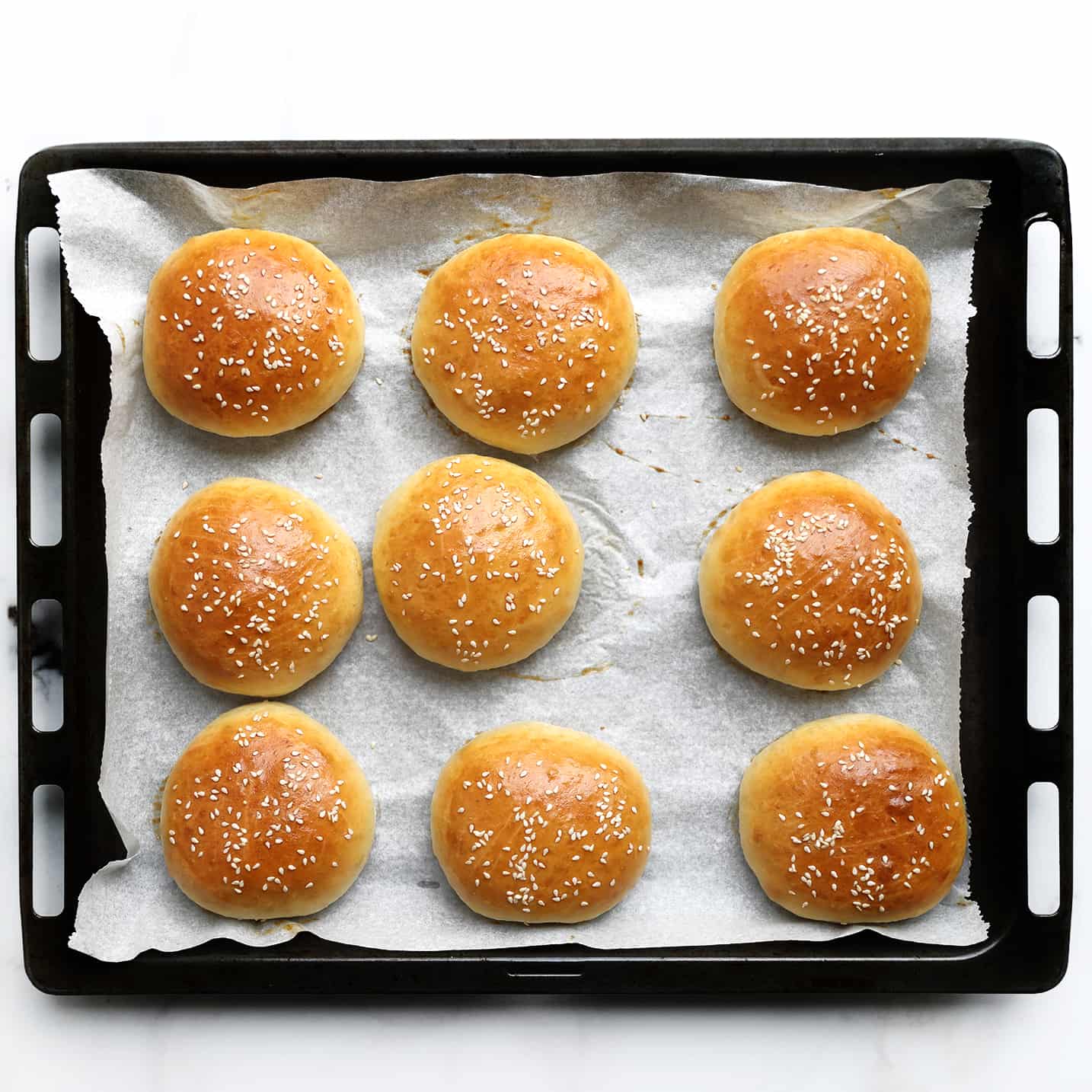 Hamburgerbroodjes bakken in de oven