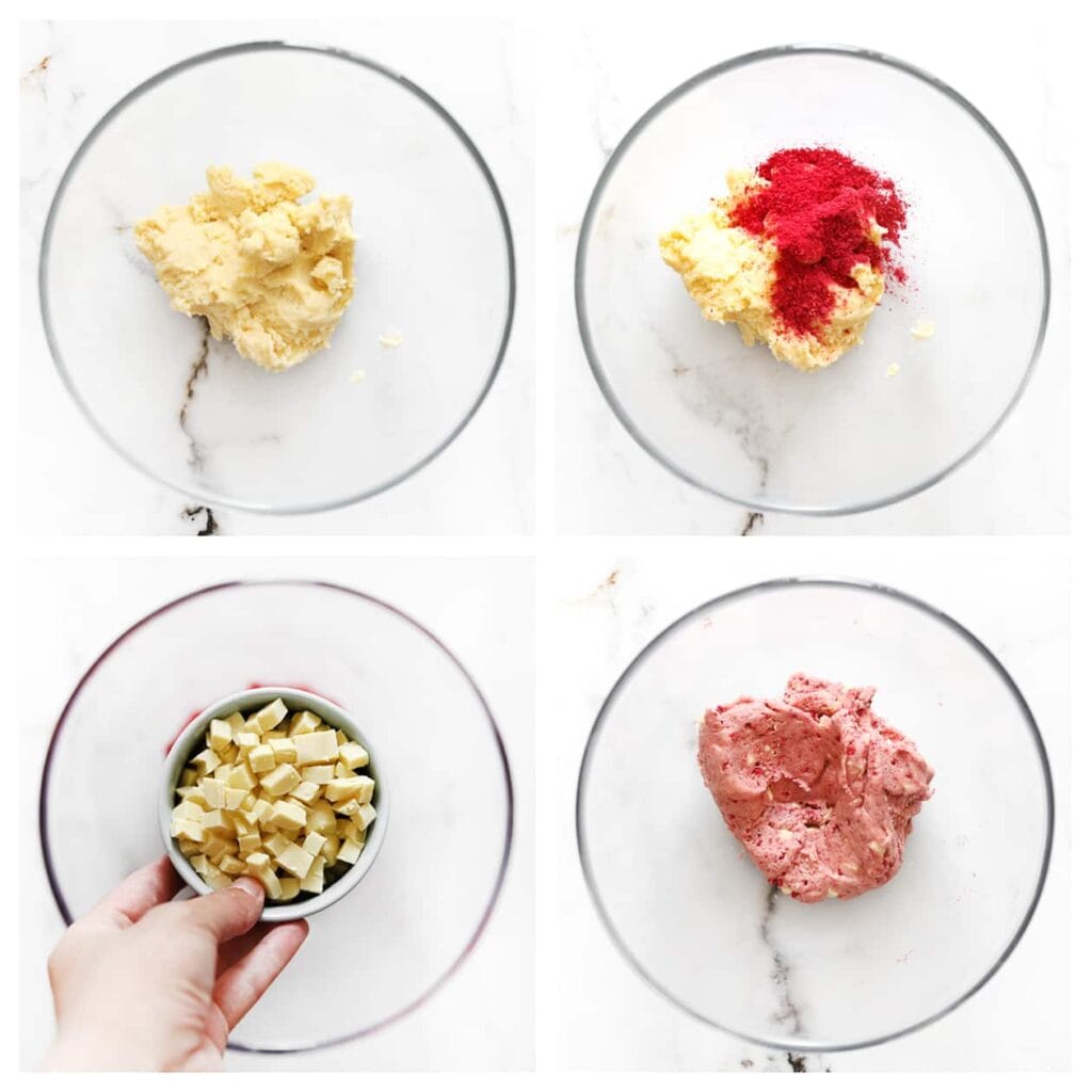 Neem een stuk koekjesdeeg en doe dit in een kom. Voeg de frambozenpoeder en gehakte witte chocolade toe en meng goed.