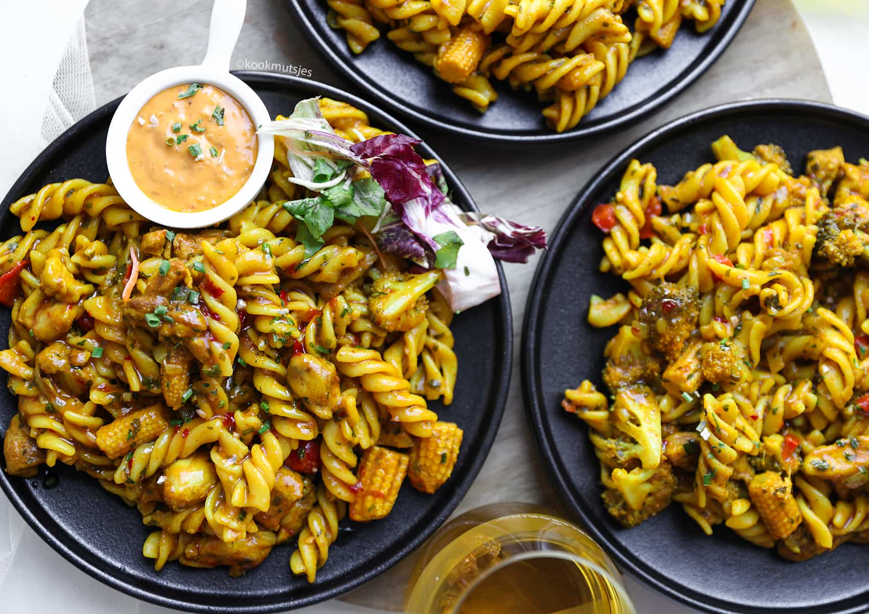 Fusilli met Kipcurry Kookmutsjes