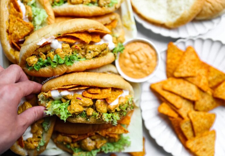 Gebakken Broodjes met Kip in Saus
