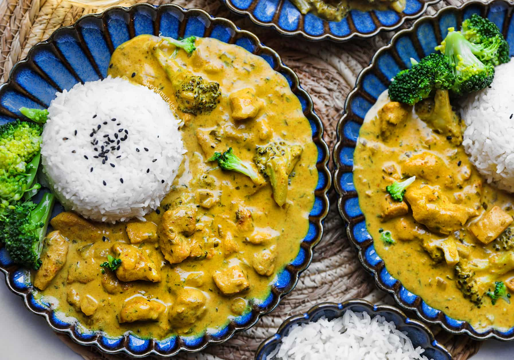 Kip in Romige Kokosmelk met Broccoli Kookmutsjes