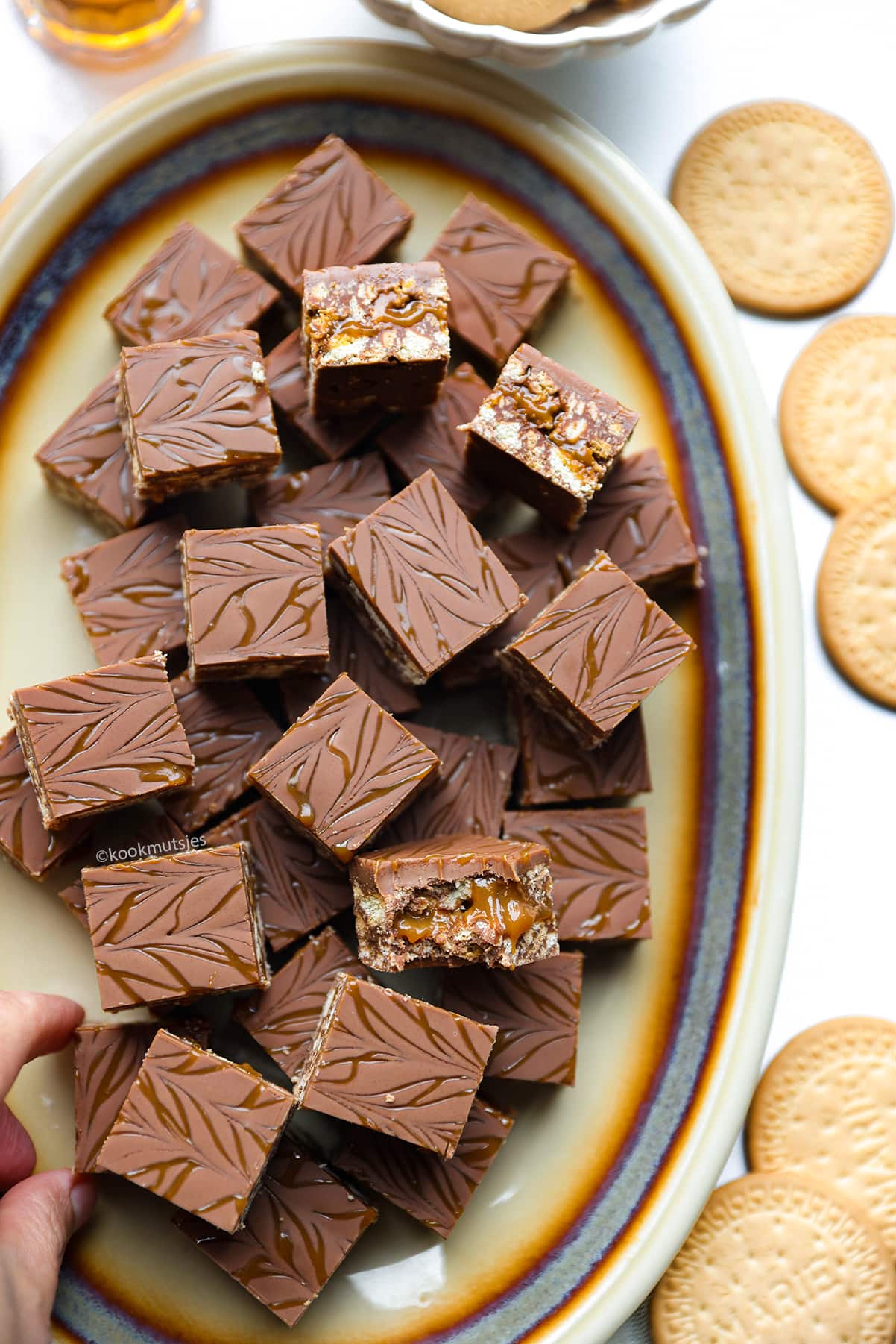 Chocolade Karamelkoekjes No Bake eindresultaat Kookmutsjes