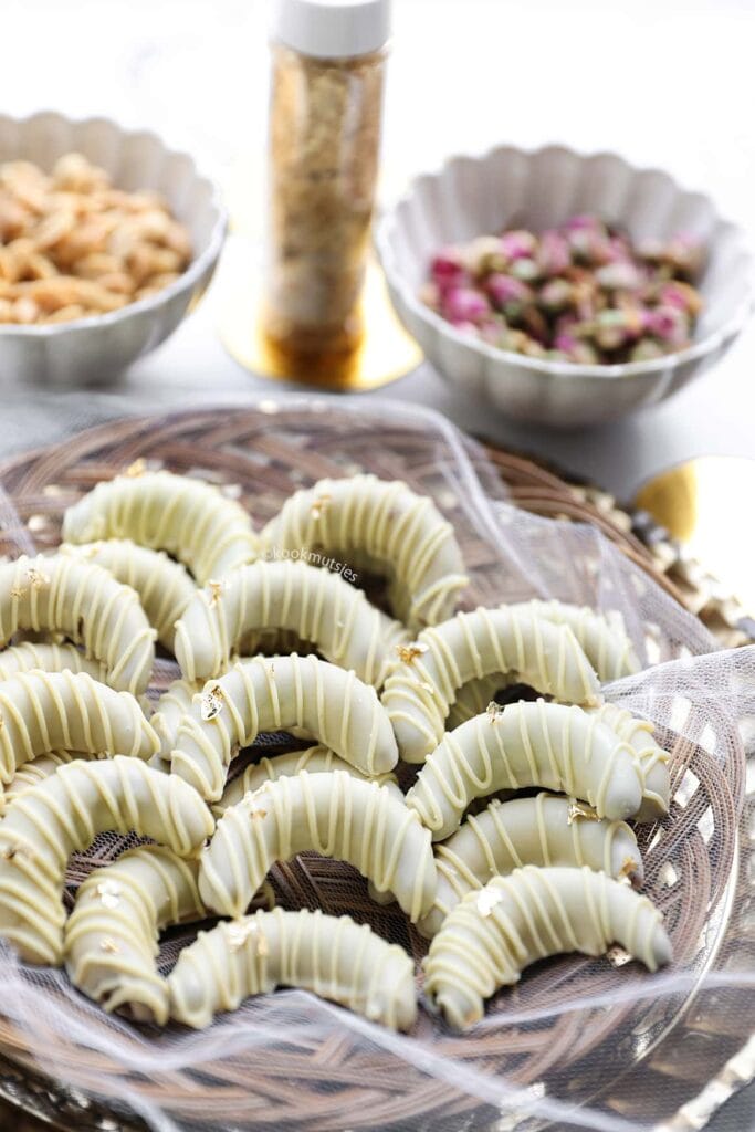 Chocolade-pindahoorntjes met Karamel eindresultaat Kookmutsjes