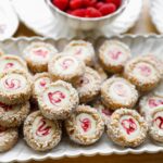 Frambozen Macadamia Koekjes met Witte Chocolade (No bake) Kookmutsjes