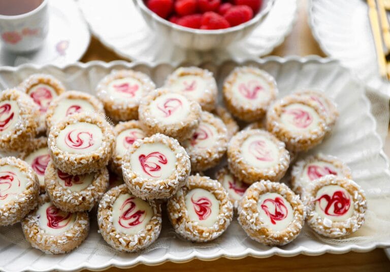 Frambozen Macadamia Koekjes met Witte Chocolade (No bake)