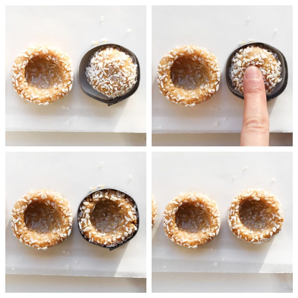 Plaats de koekjesbollen op een vel bakpapier. Gebruik een bakring of koekjesuitsteker (&Oslash; 4 cm) om bovenop een bolletje te plaatsen. Druk met de achterkant van een houten lepel, je vinger of een ander voorwerp voorzichtig een ondiep gat in het midden. Herhaal voor alle bolletjes.