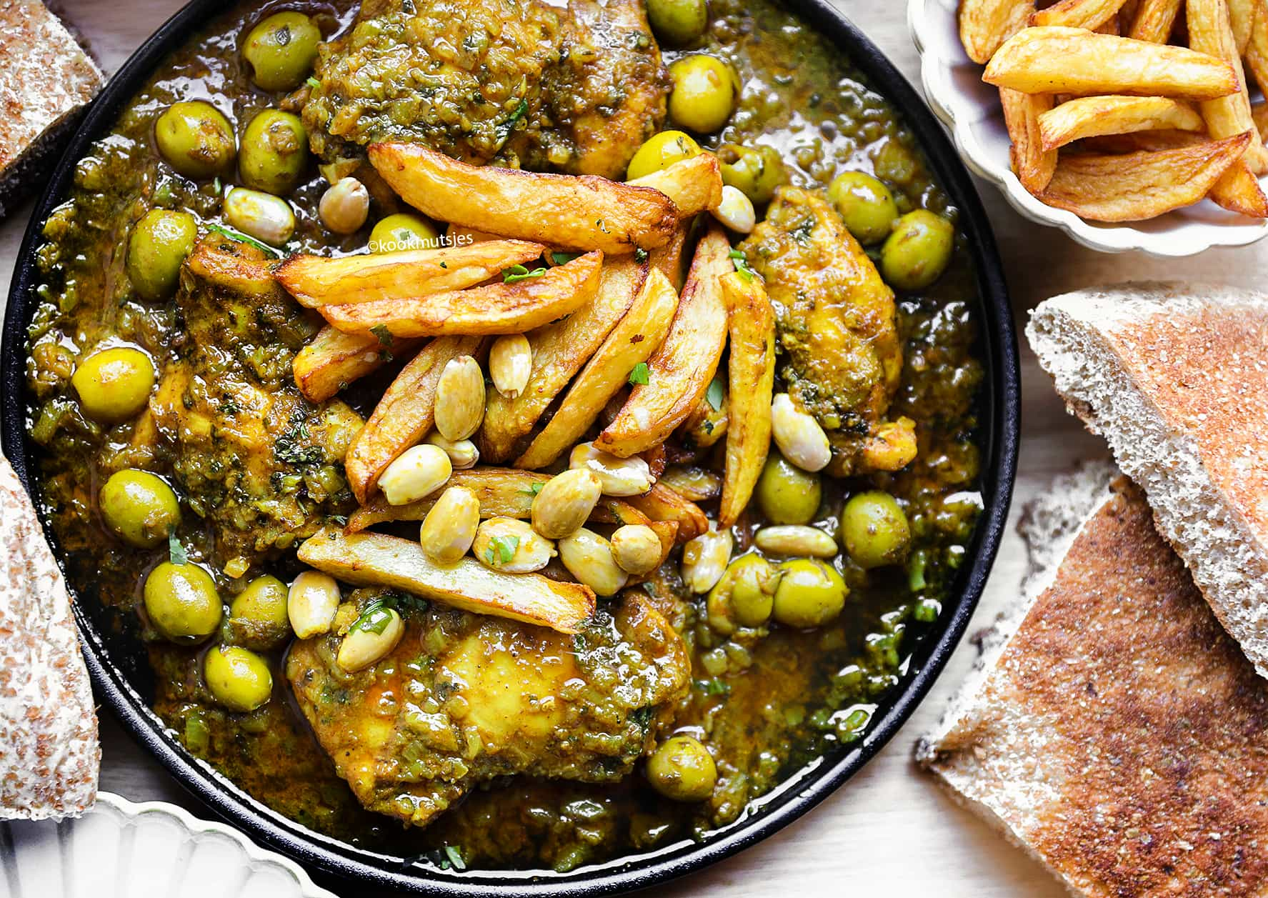 Marokkaanse Kippendijen in Saus met Olijven Kookmutsjes