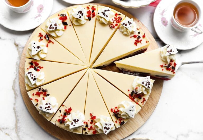 Red Velvet Cookie Cheesecake