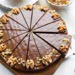 Walnoten-Karamelcake met Chocolade Kookmutsjes