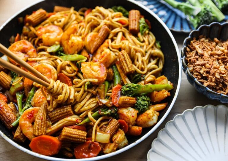 Noodles With Shrimps And Broccolini
