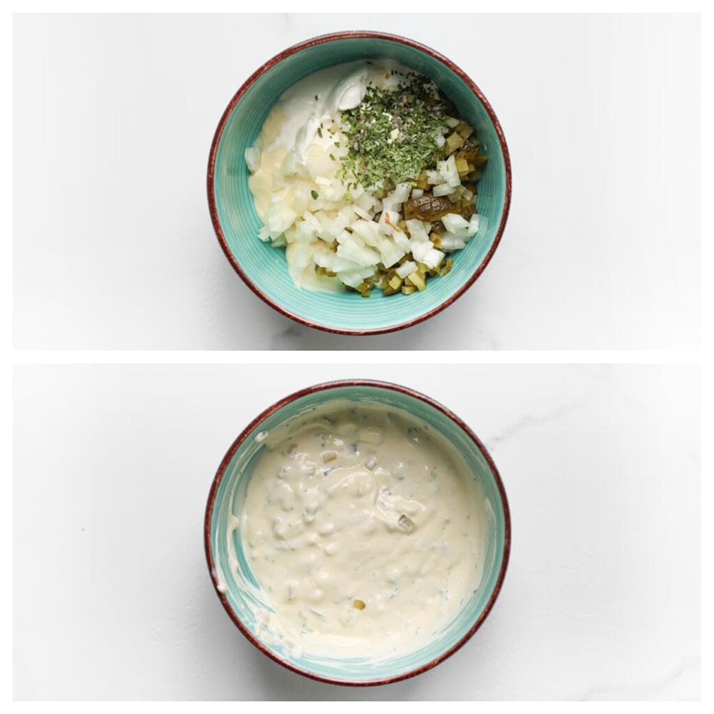 Doe de mayonaise, Griekse yoghurt, een snufje zwarte peper, de fijngehakte augurk en kappertjes in een kom. Roer alles goed door tot een romig en glad mengsel.