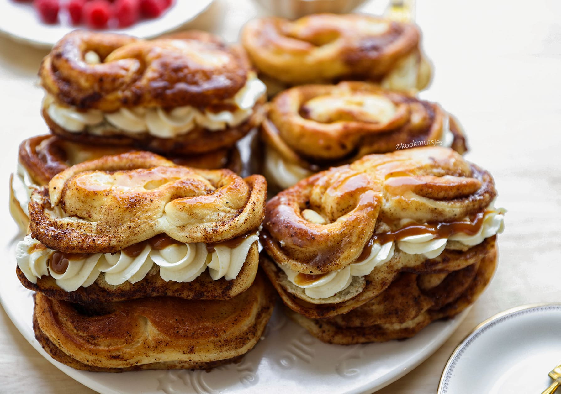 Zoete Kaneelbroodjes met Room Kookmutsjes