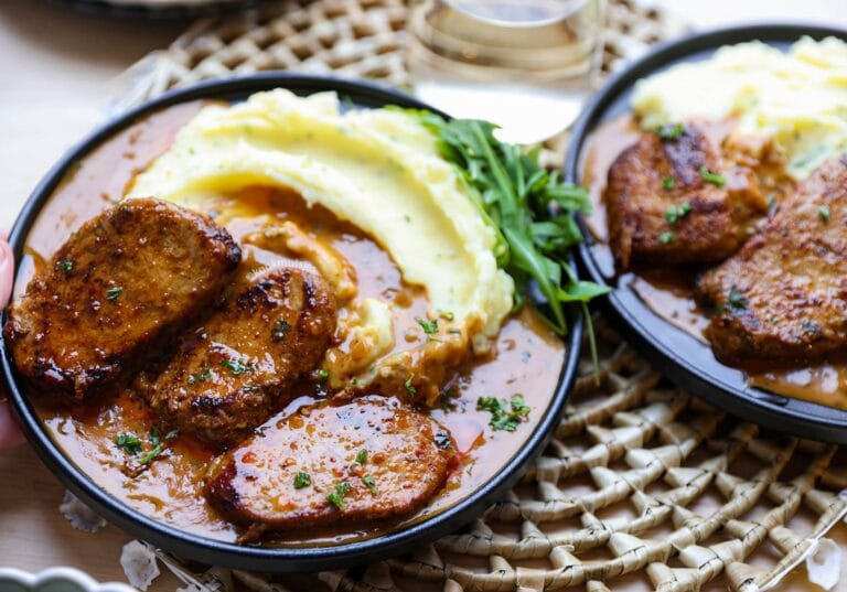 Ossenhaas met Aardappelpuree en Uiensaus