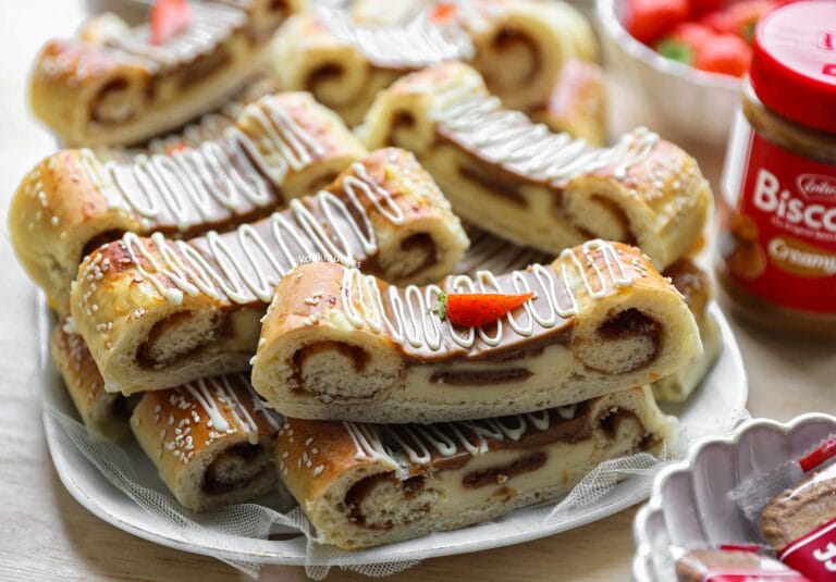 Sweet Biscoff Bread With Custard