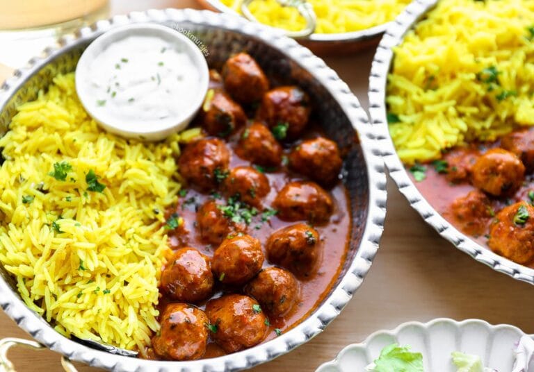Romige Curry-Gehaktballetjes met Gele Rijst