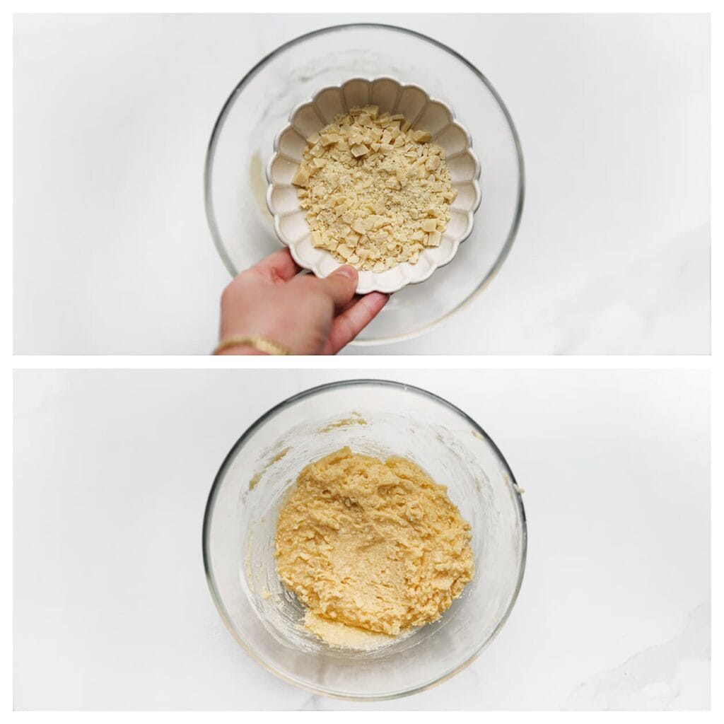 Voeg de gehakte witte chocolade toe en meng kort door.