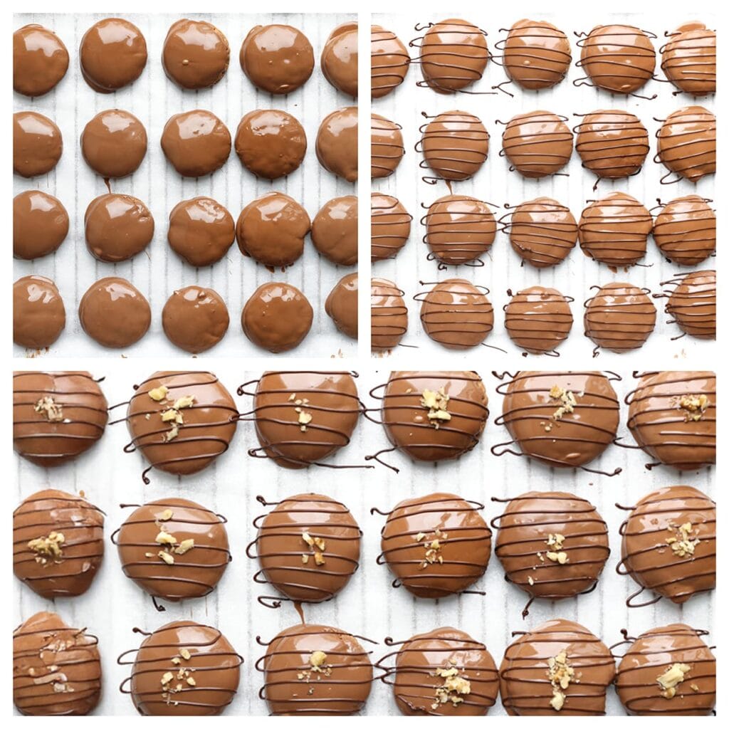 Smelt de pure chocolade au bain-marie en doe deze in een spuitzak. Garneer de koekjes met dunne lijntjes pure chocolade en bestrooi ze met gehakte walnoten. Laat de chocolade volledig uitharden.