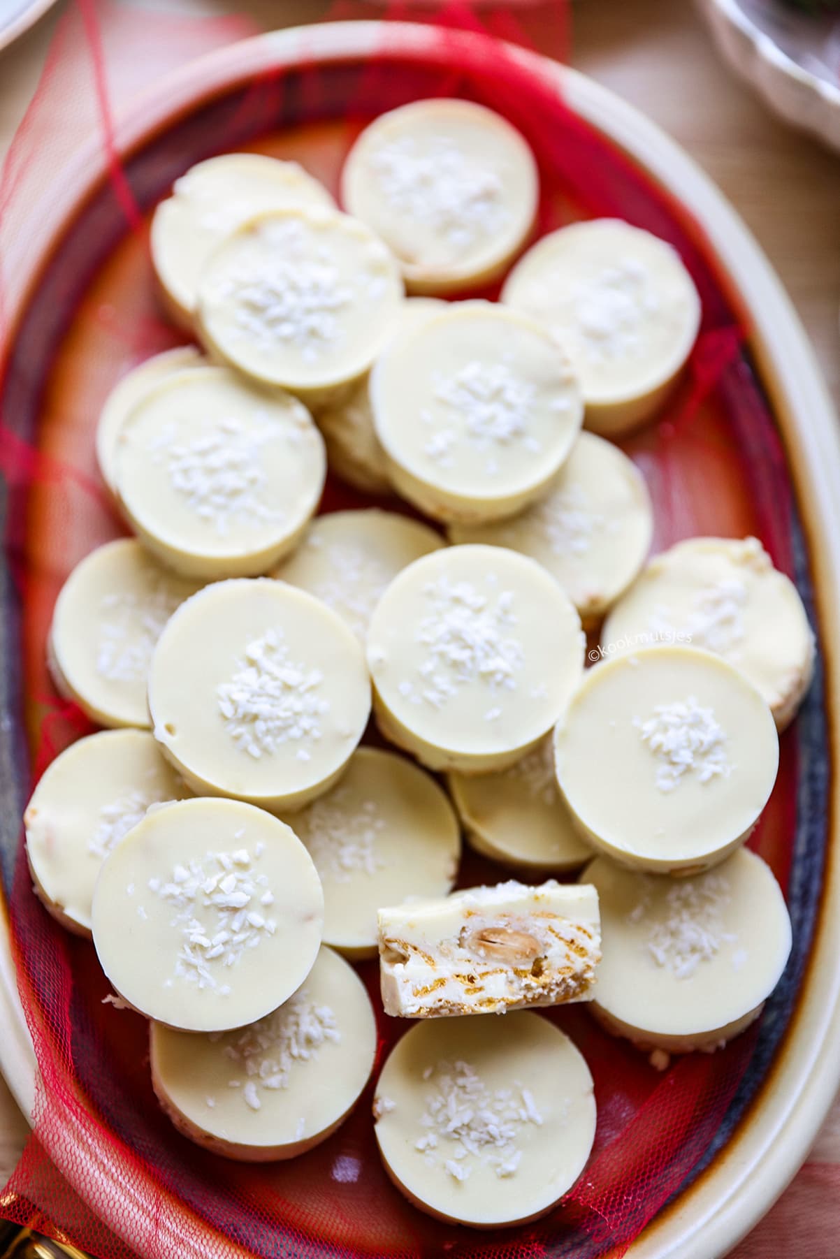 Kokoskoekjes met Chocolade (no bake) eindresultaat van Kookmutsjes