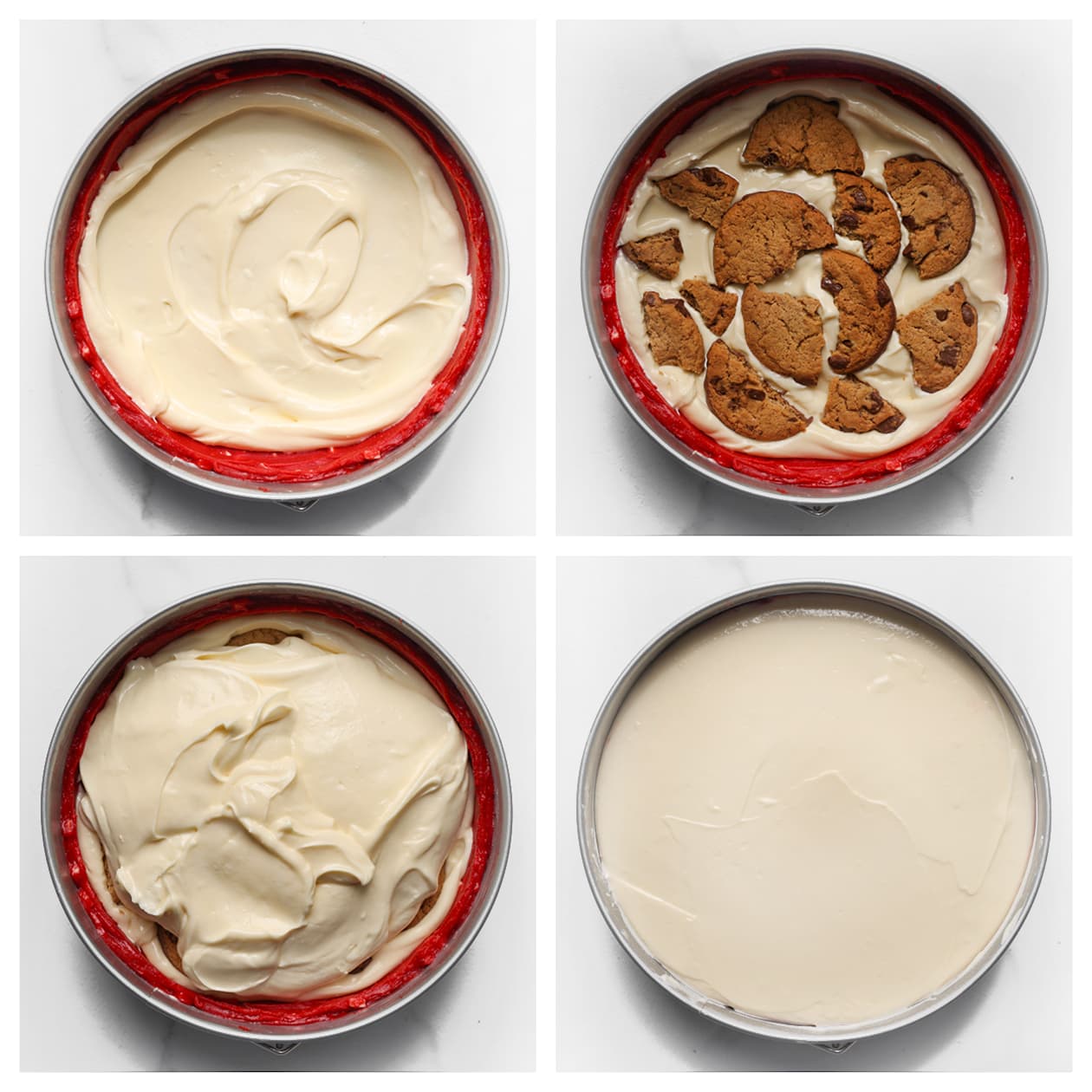 Cheesecakebeslag en cookies verdelen over het red velvetbeslag