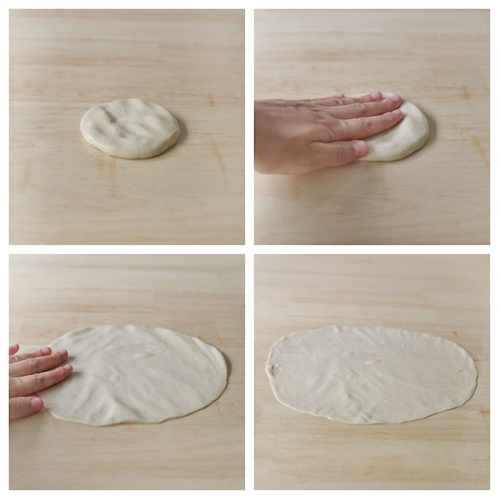 Vet je werkplek opnieuw in met olie (ongeveer 15 ml per msmen). Spreid het deeg met je vingertoppen uit tot een flinterdunne lap van ca. 38 &times; 33 cm. Vet je handen regelmatig in om scheuren te voorkomen.