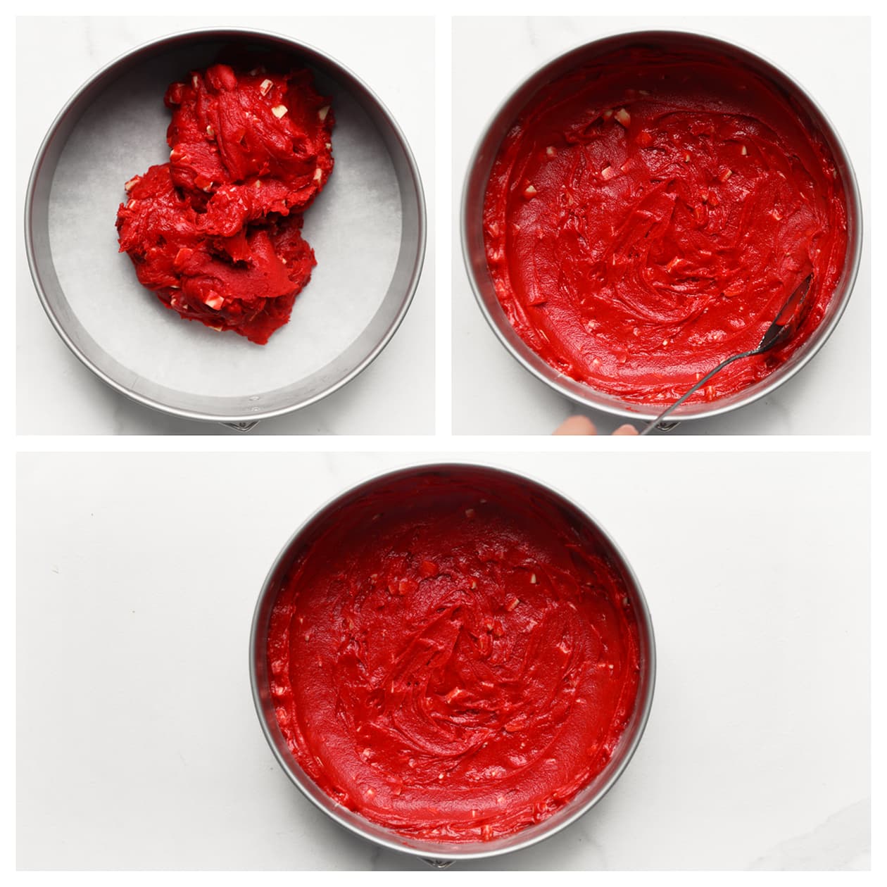 Red velvet beslag verdelen over een bakvorm