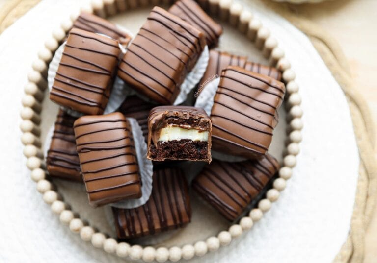 Chocolate Cakes with Cream