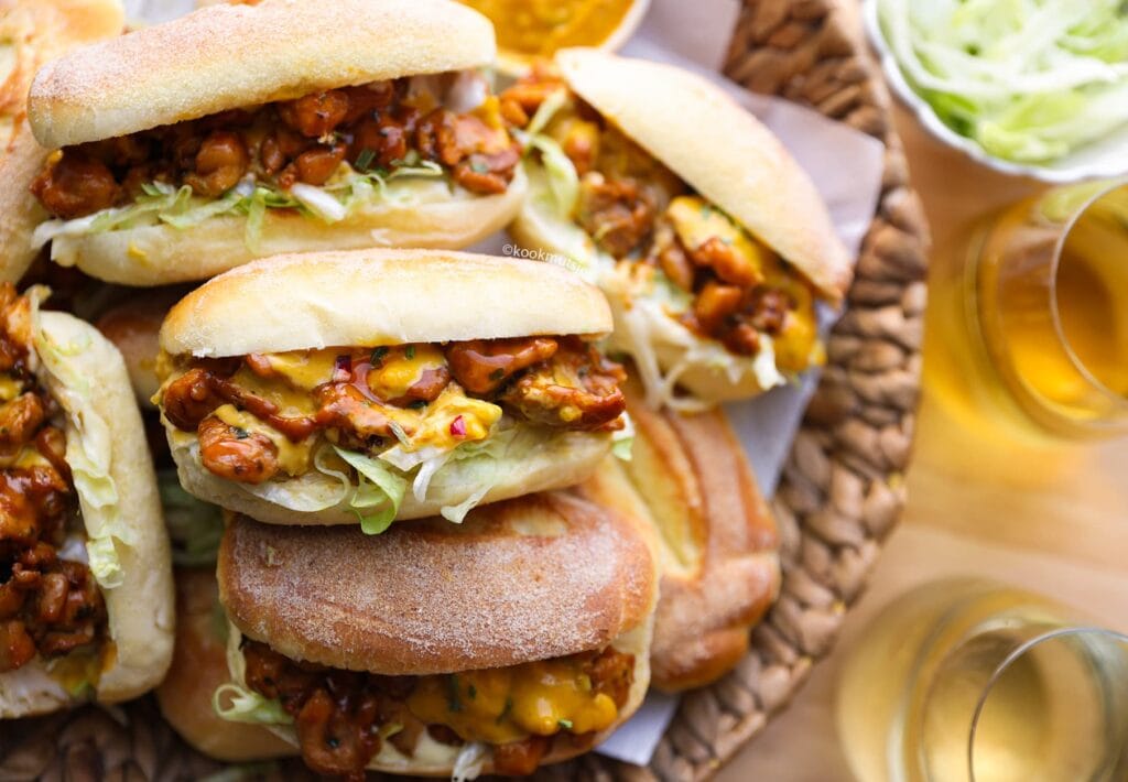 Fluffy Semolina Bread with Chicken