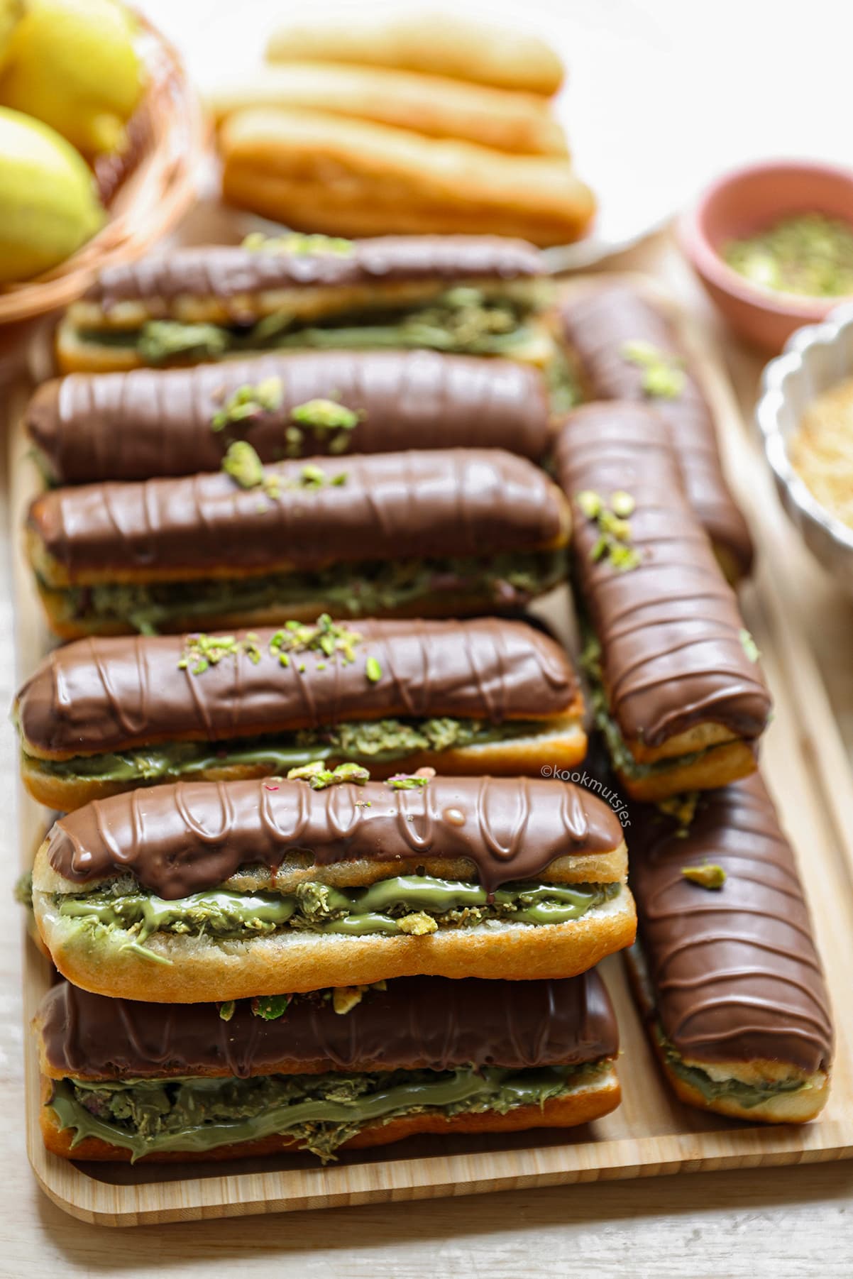 Pistache Long Donuts eindresultaat van Kookmutsjes