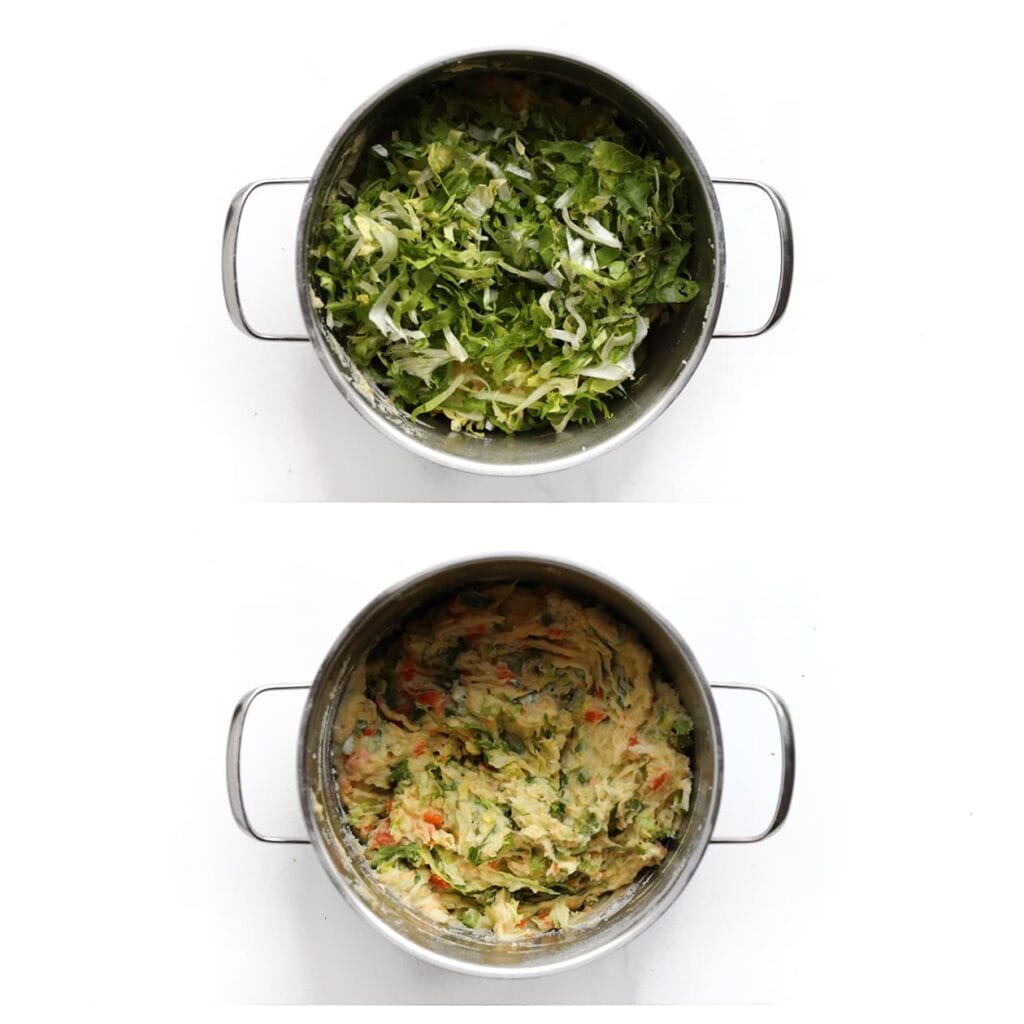 Voeg de fijngesneden andijvie toe en meng kort door tot alles goed is gecombineerd.