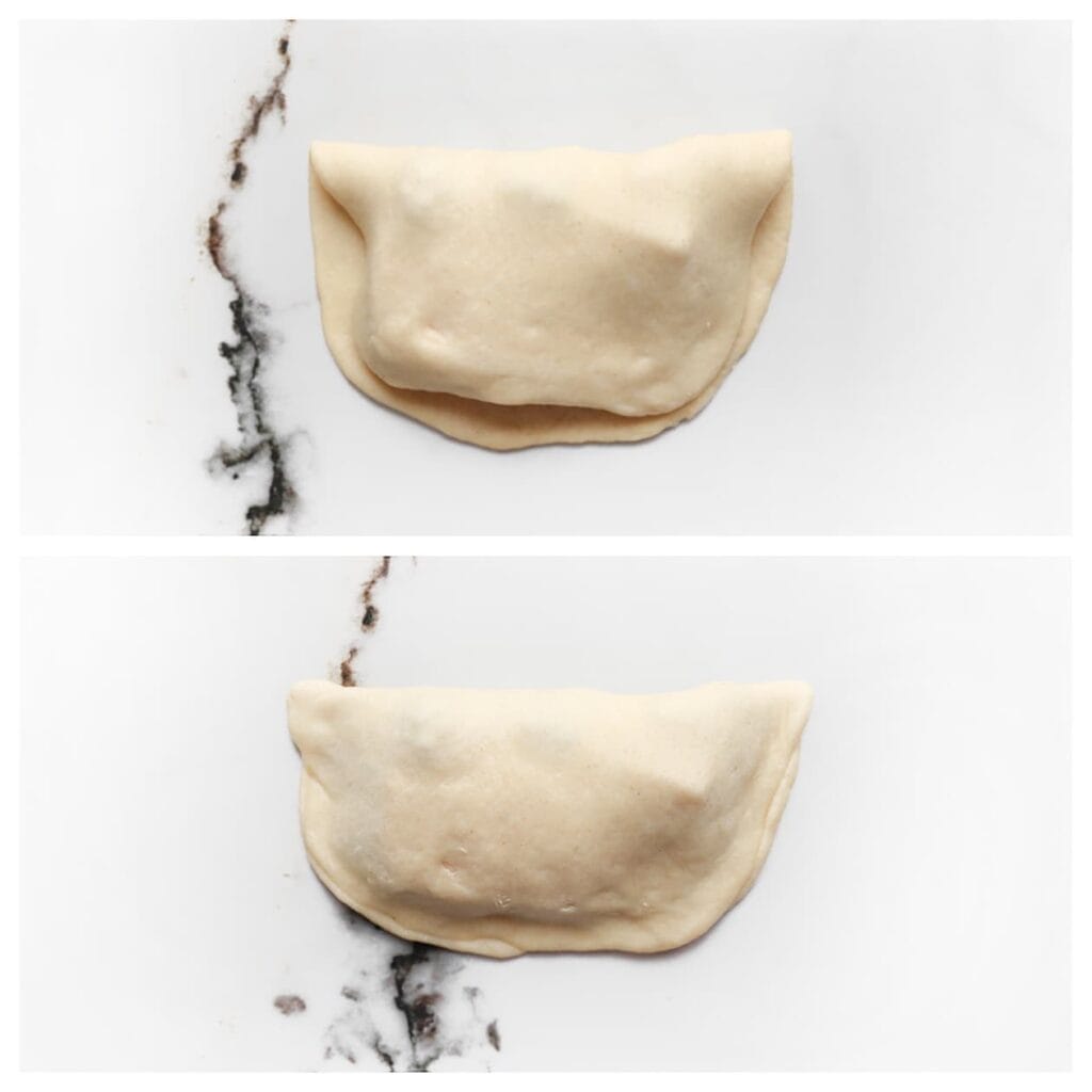 Vouw het deeg dubbel tot een halve maan en druk de randen goed dicht.