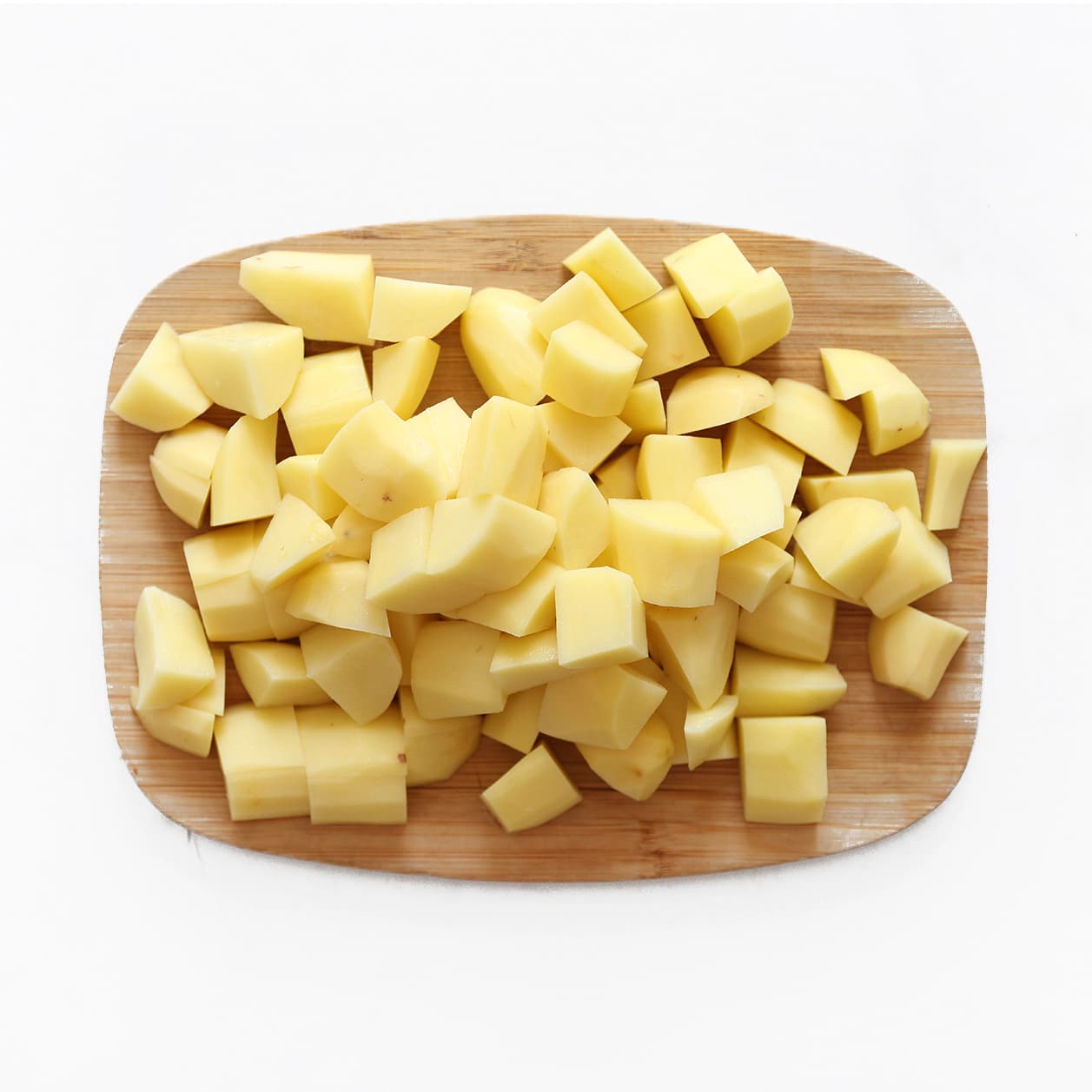 Aardappels in blokjes snijden