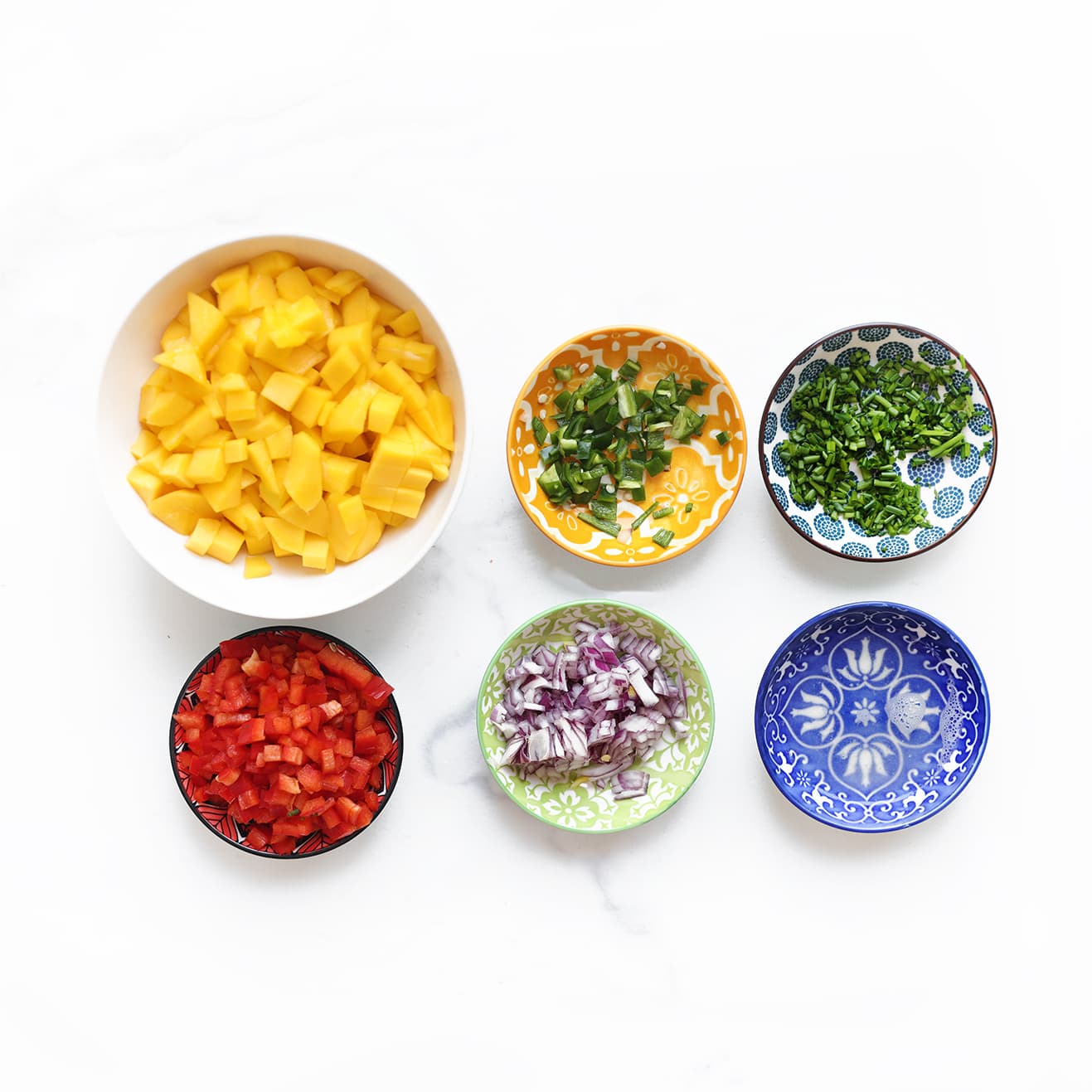Ingredienten alvast klaar leggen oor de mango salsa