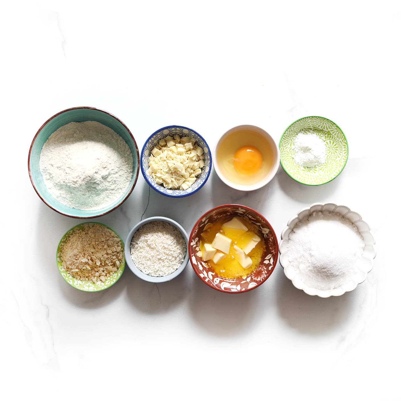 Ingredienten klaar leggen voor de kokoskoeken