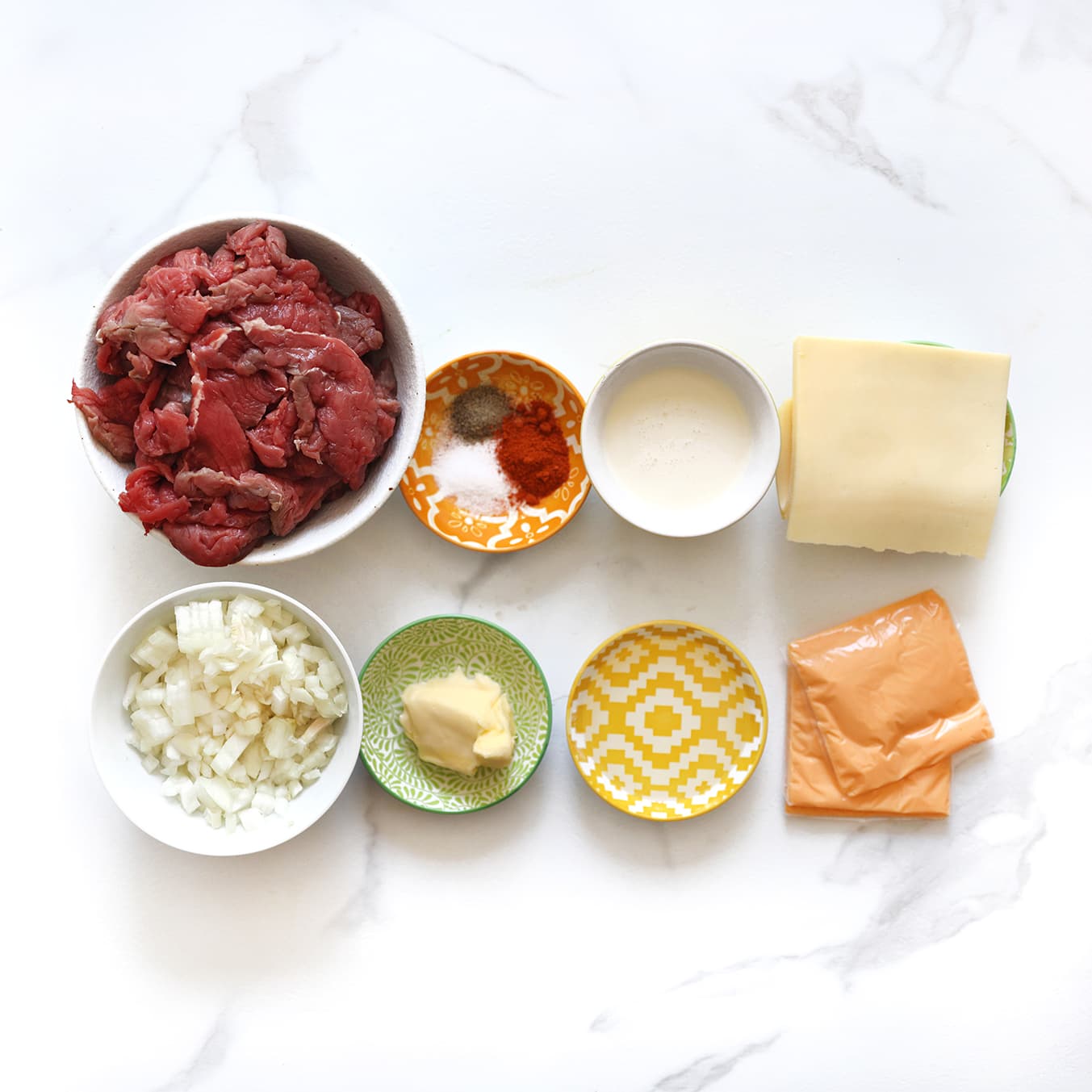 Ingredienten klaar leggen voor de philly cheesesteak