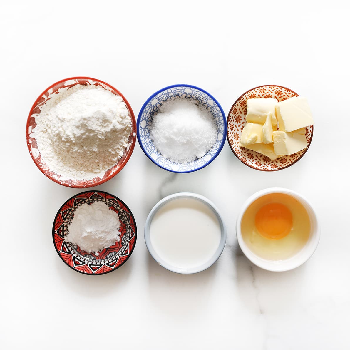 Ingredienten klaar leggen voor het maken van scones