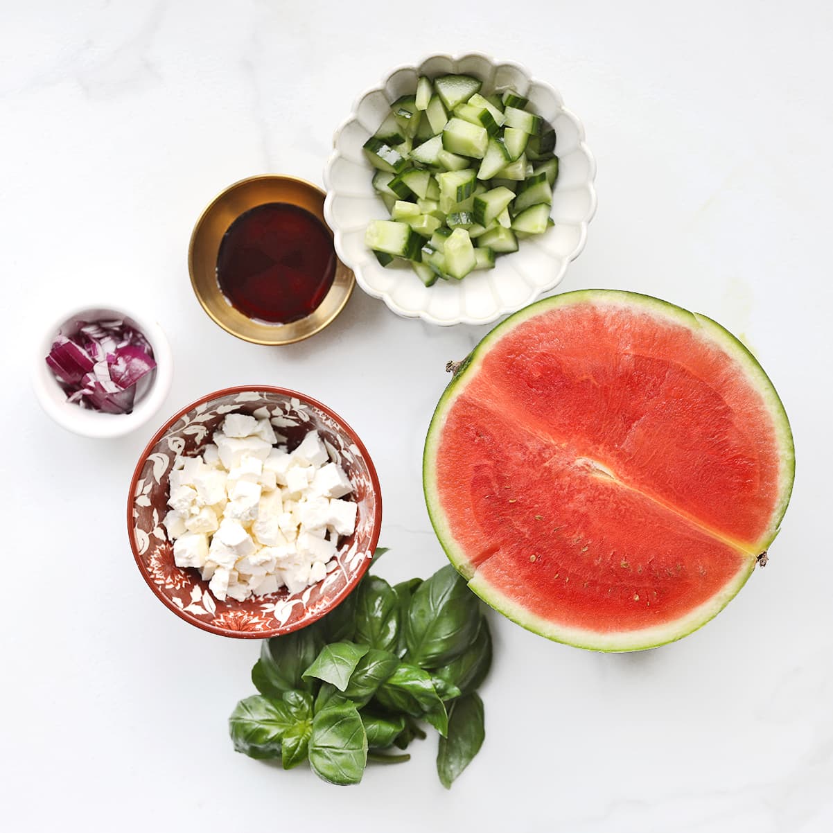 Ingredienten klaar zetten voor de watermeloen salade