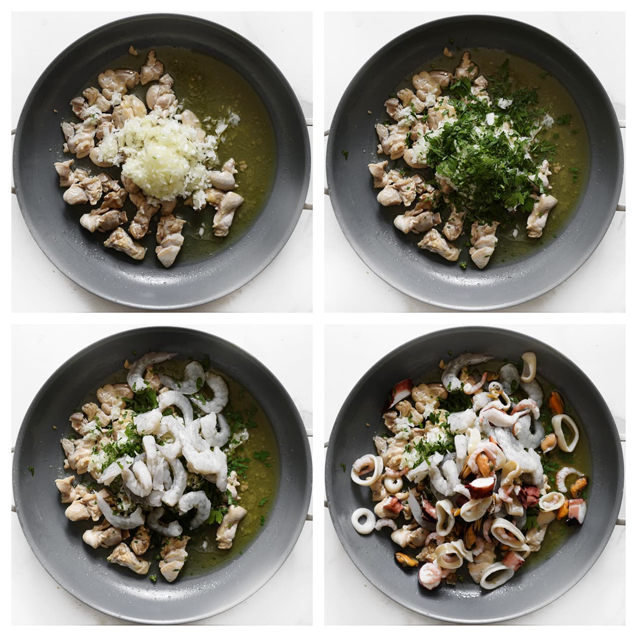 Ui, paprika, knoflook, zeevruchten, gamba's in een pan met kip