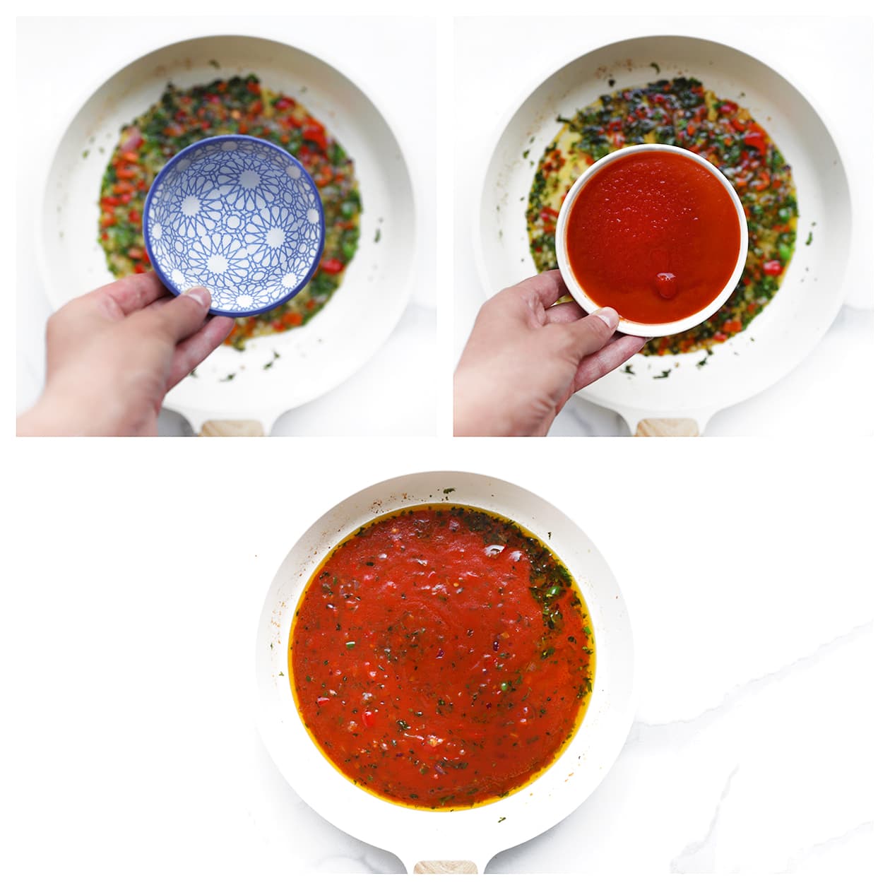 Gezeefde tomatensaus en water toegevoegd aan de gebakken groenten.