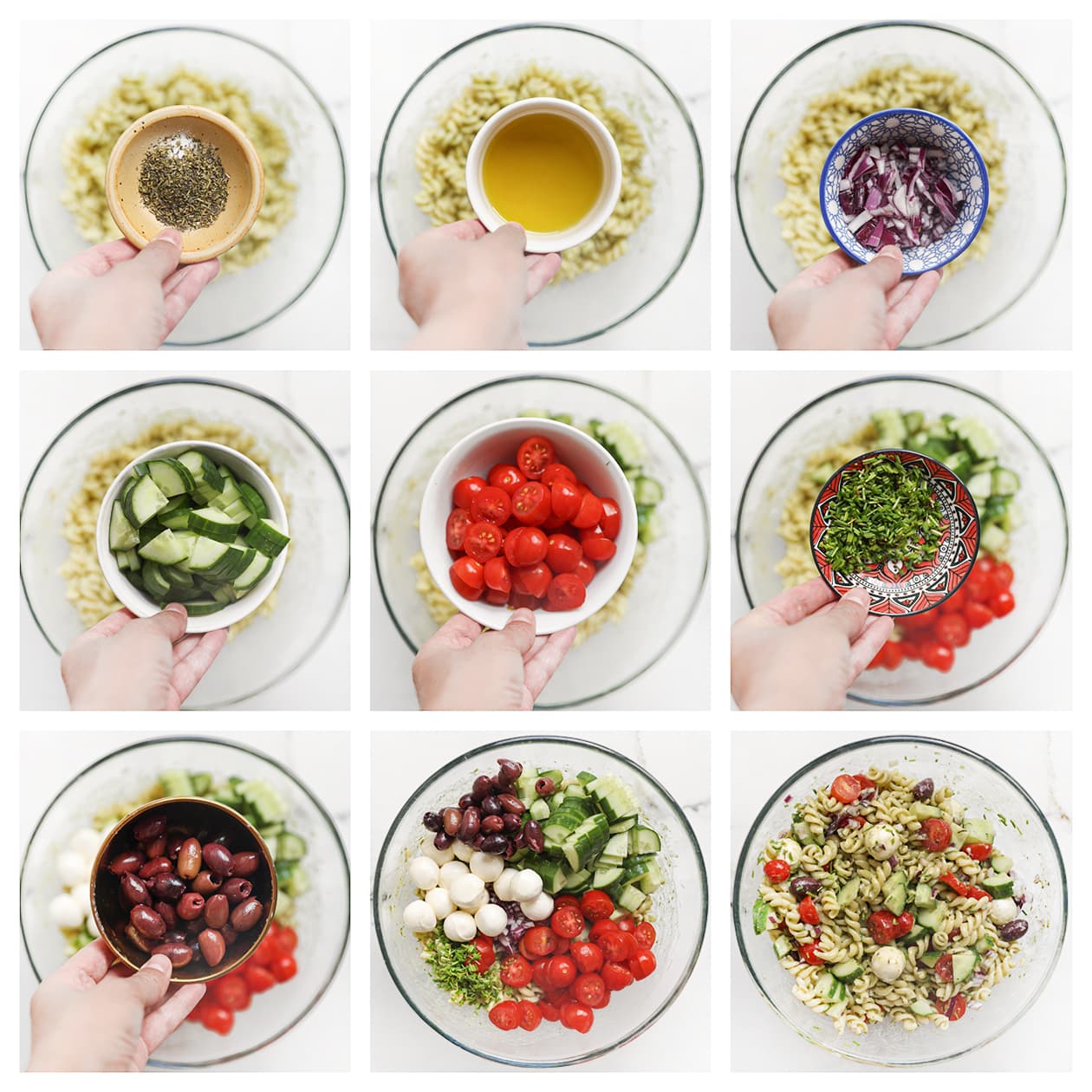 Pasta pesto salade wordt gemengd met mozzarella, tomaat, komkommer, rode ui en olijven.