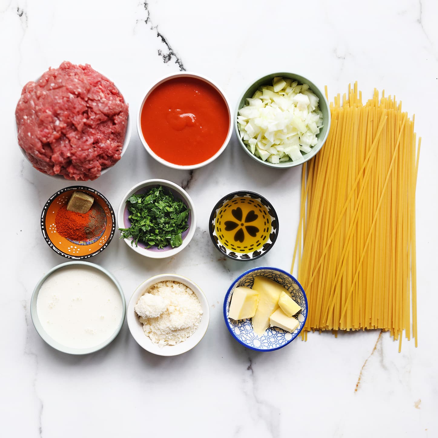 Ingrediënten voor Million Dollar Spaghetti met gehakt en roomsaus
