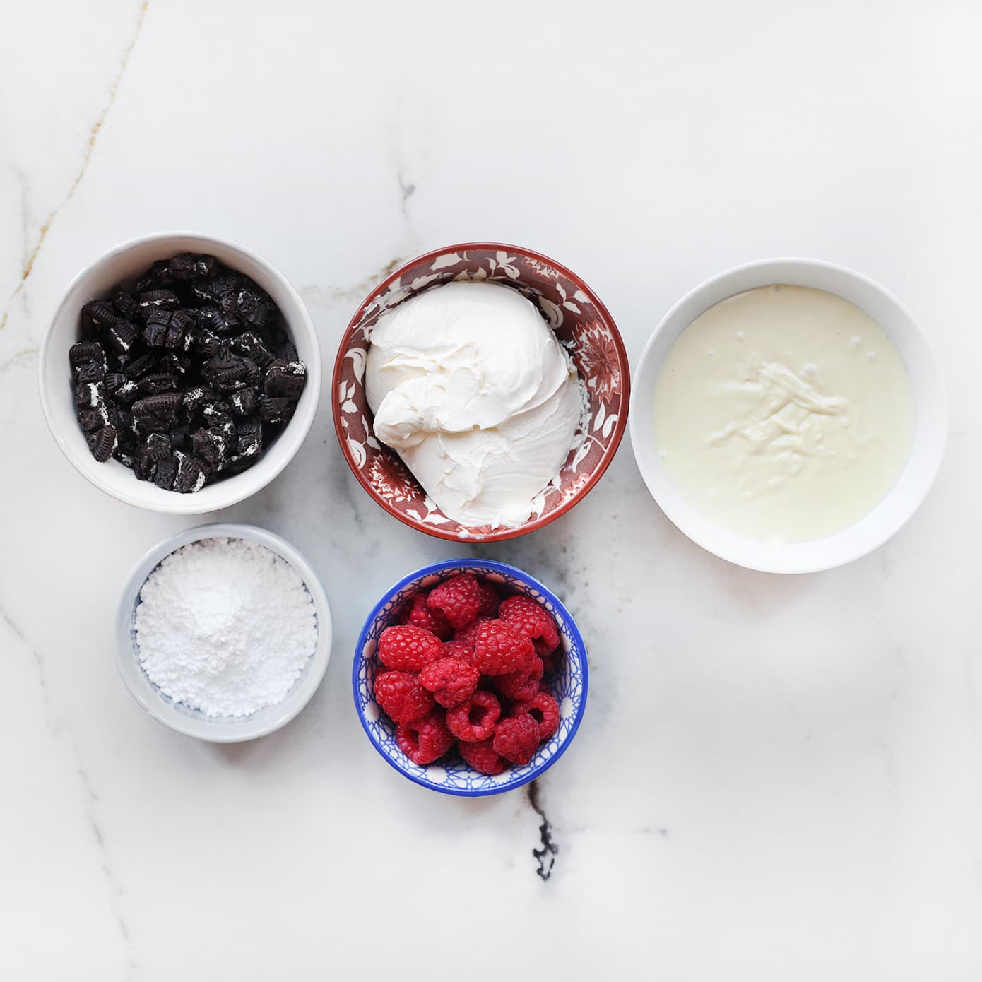 Ingrediënten voor frambozenbonbons met witte chocolade