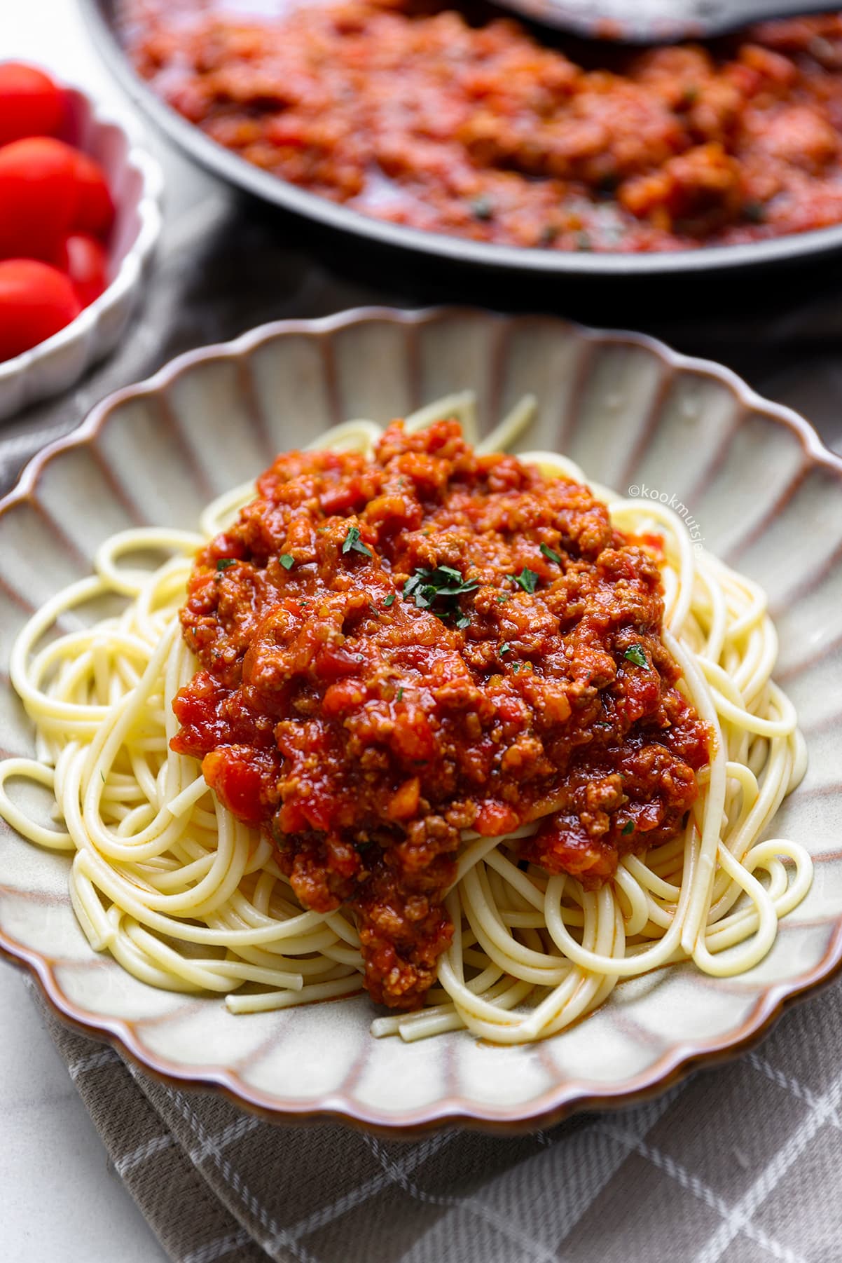Pasta met zelfgemaakte bolognesesaus en Parmezaanse kaas