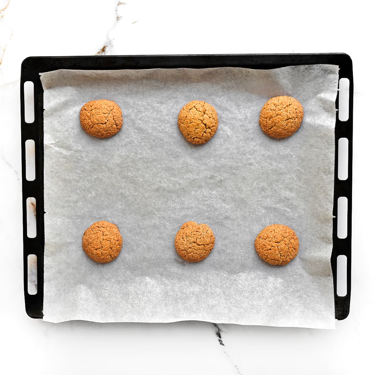Havermoutkoekjes goudbruin bakken in de oven