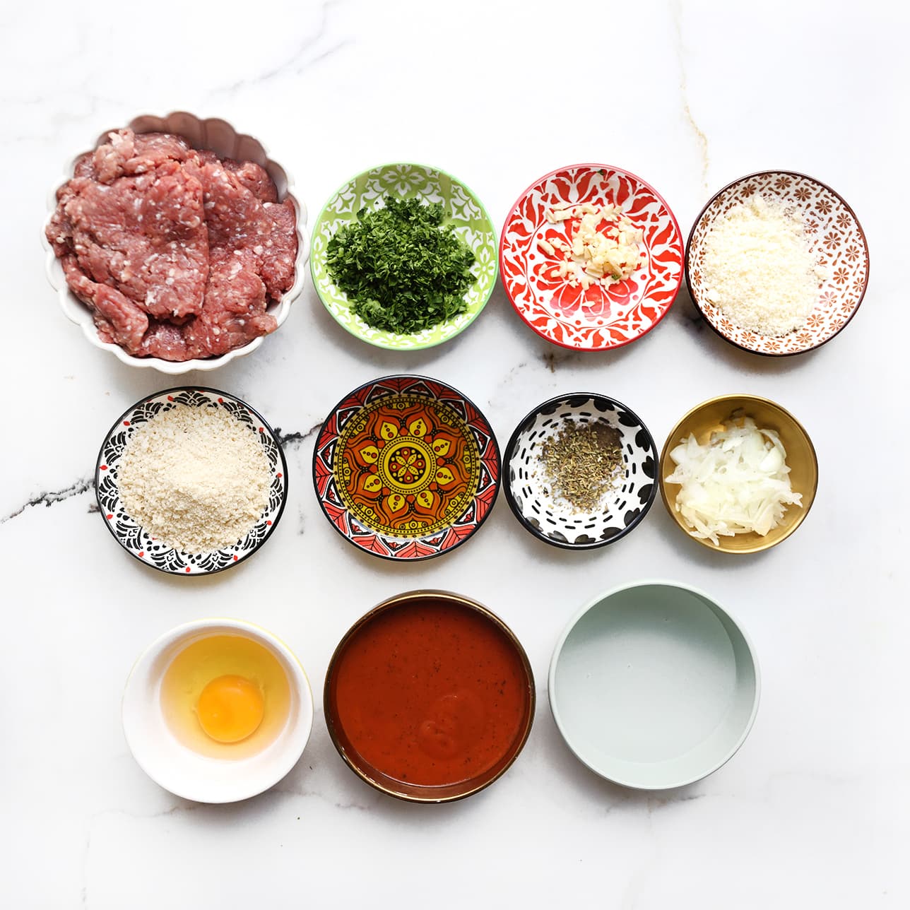 Ingrediënten voor Italiaanse gehaktballen met tomatensaus