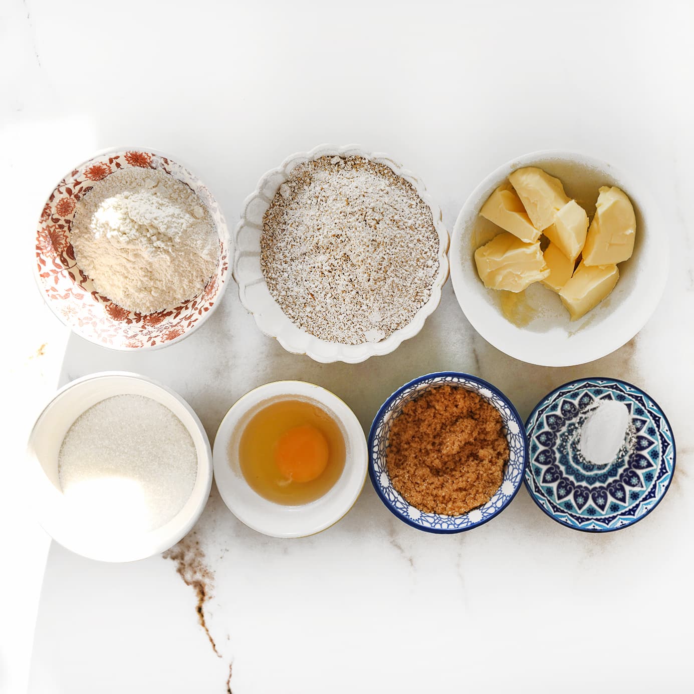 Ingrediënten klaarzetten voor havermoutkoekjes