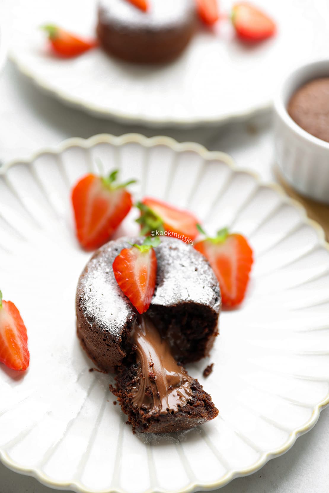 Chocolade lava cake met zachte chocoladevulling en vanille-ijs