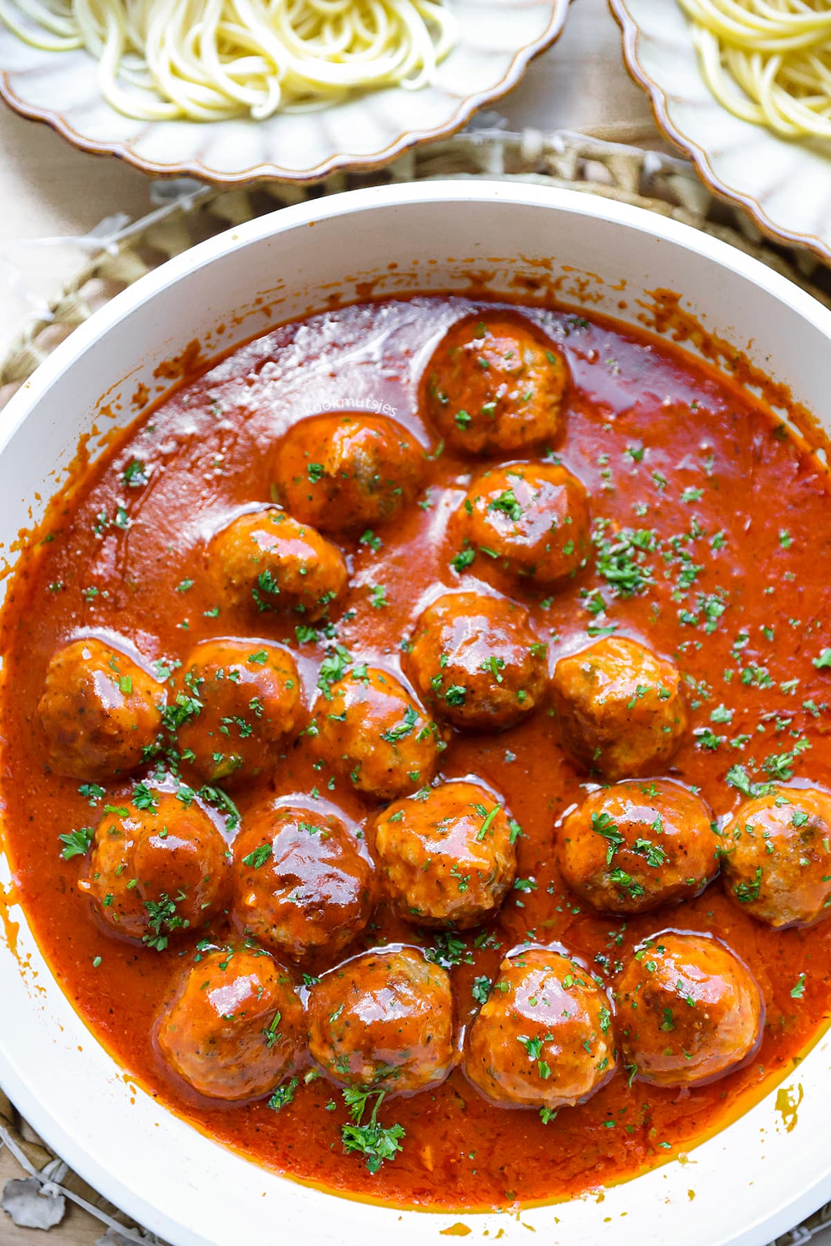Malse Italiaanse gehaktballen met tomatensaus