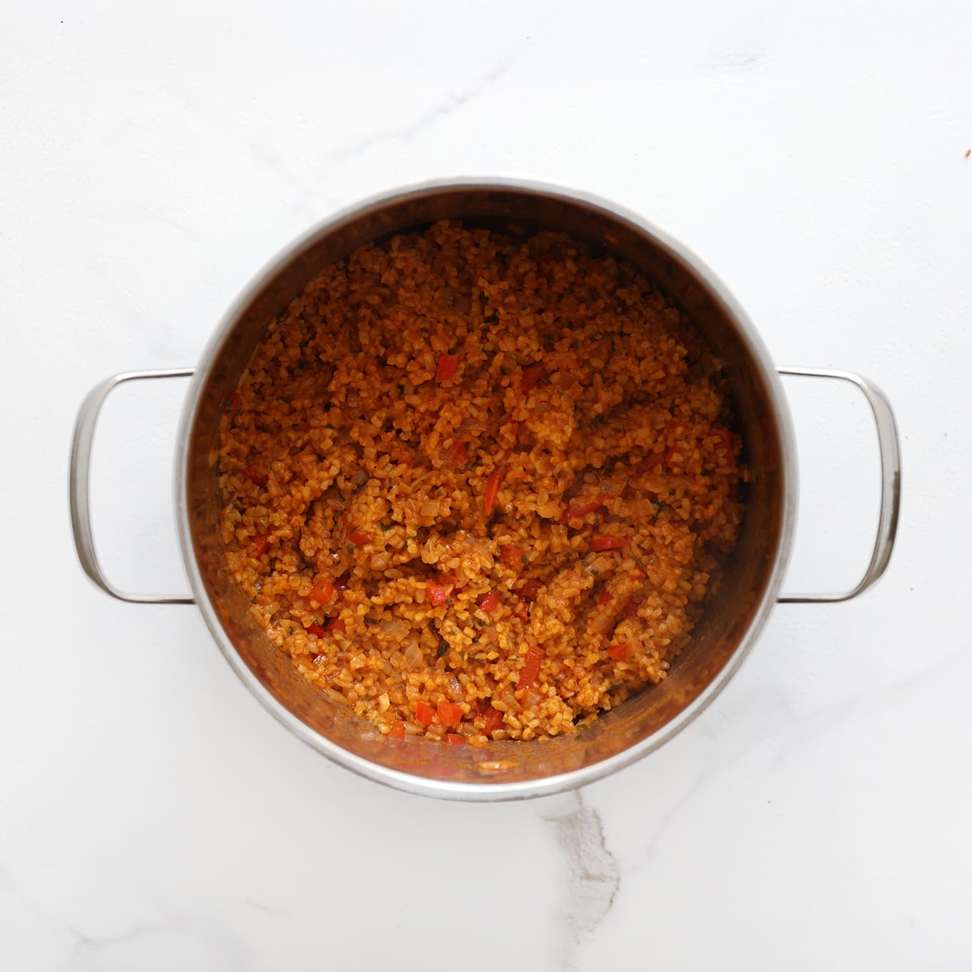 Bulgur pilavi koken met kokend water