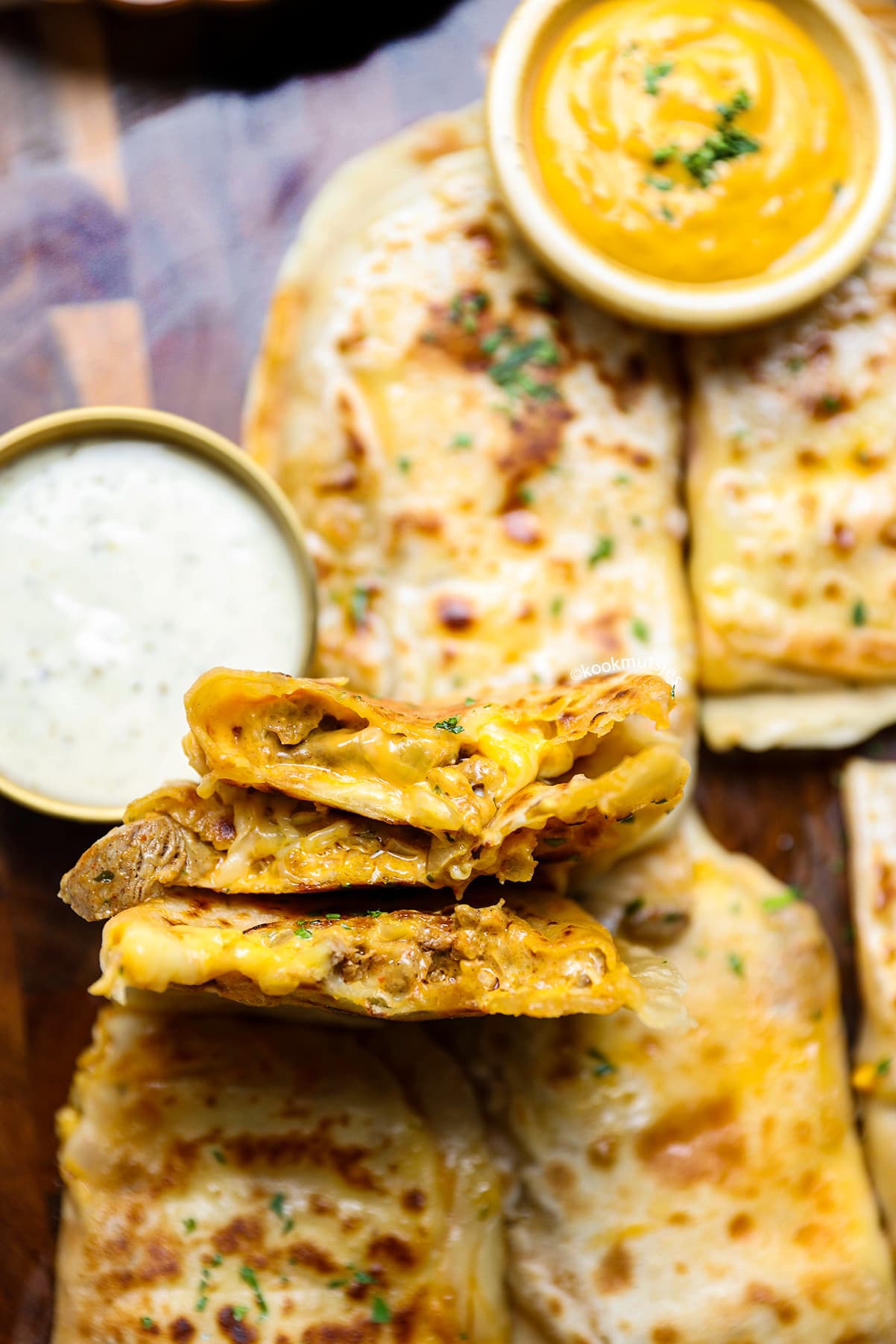 Philly cheesesteak broodjes met rundvlees, ui en kaas